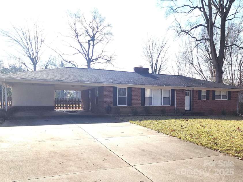 432 Virginia Avenue, Statesville, NC 28677.  MLS# CAR4334660, YatesRealty ID 54821. 