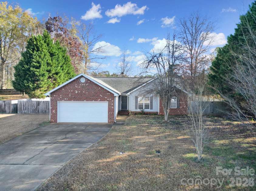 713 Pesca Lane, Matthews, NC 28104.  MLS# CAR4431408, YatesRealty ID 54821. 