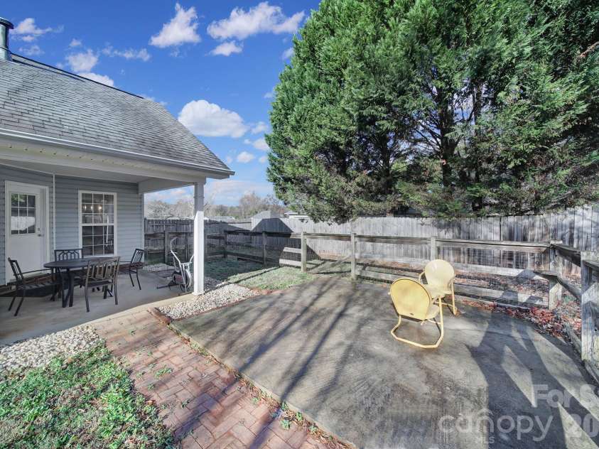 713 Pesca Lane, Matthews, NC 28104.  MLS# CAR4431408, YatesRealty ID 54821. 