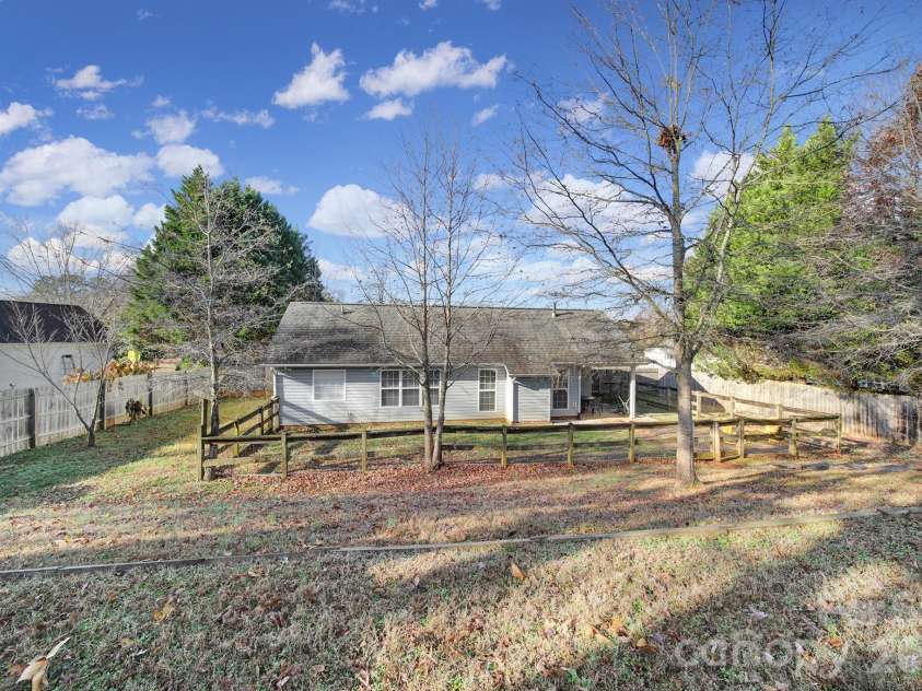 713 Pesca Lane, Matthews, NC 28104.  MLS# CAR4431408, YatesRealty ID 54821. 