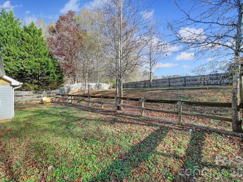 713 Pesca Lane, Matthews, NC 28104.  MLS# CAR4431408, YatesRealty ID 54821. 