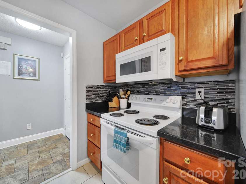 713 Pesca Lane, Matthews, NC 28104.  MLS# CAR4431408, YatesRealty ID 54821. 