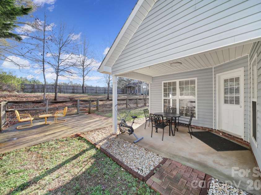 713 Pesca Lane, Matthews, NC 28104.  MLS# CAR4431408, YatesRealty ID 54821. 