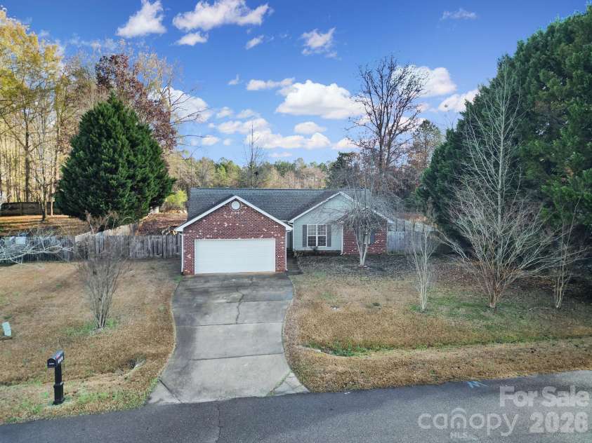 713 Pesca Lane, Matthews, NC 28104.  MLS# CAR4431408, YatesRealty ID 54821. 