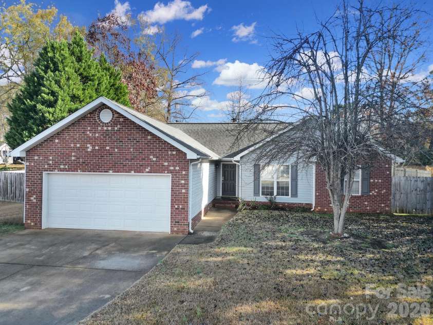 713 Pesca Lane, Matthews, NC 28104.  MLS# CAR4431408, YatesRealty ID 54821. 