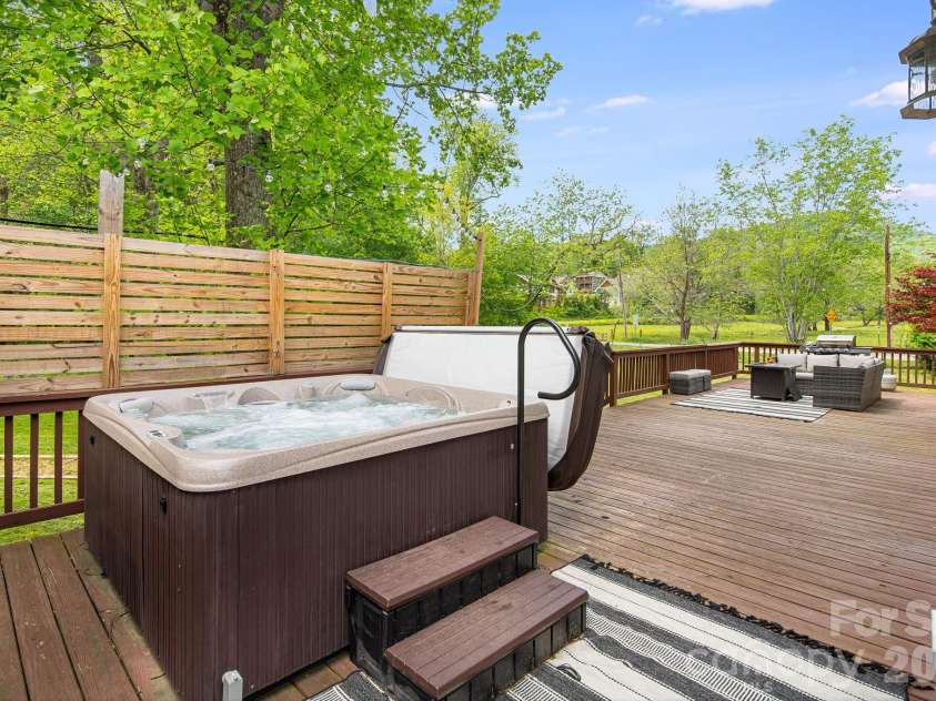 101 McFalls Road, Asheville, NC 28805.  MLS# CAR4430481, YatesRealty ID 54822. 