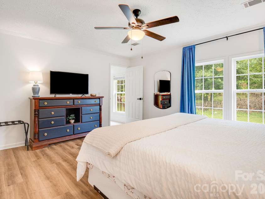101 McFalls Road, Asheville, NC 28805.  MLS# CAR4430481, YatesRealty ID 54822. 
