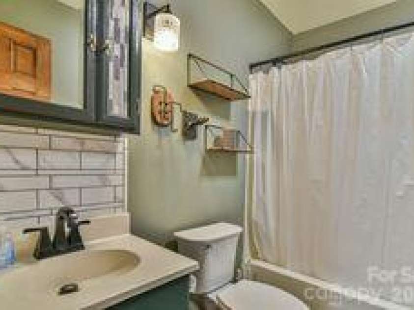 456 Morgan Branch Road, Marshall, NC 28753.  MLS# CAR4431292, YatesRealty ID 54823. Bath