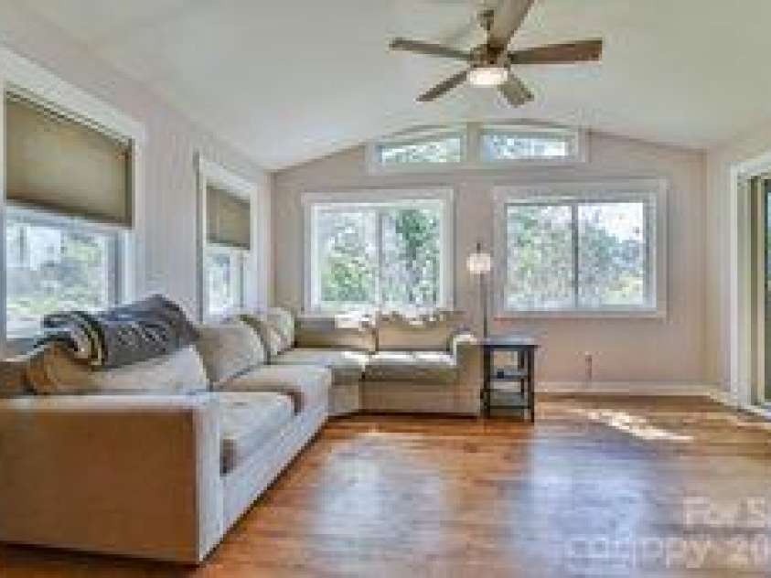 456 Morgan Branch Road, Marshall, NC 28753.  MLS# CAR4431292, YatesRealty ID 54823. Great room