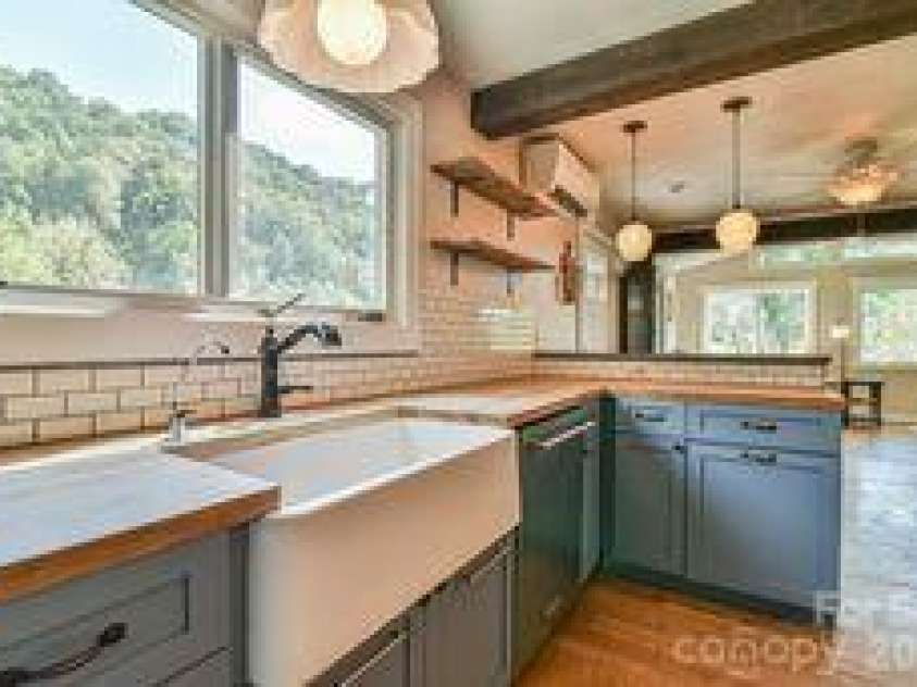 456 Morgan Branch Road, Marshall, NC 28753.  MLS# CAR4431292, YatesRealty ID 54823. Kitchen to south