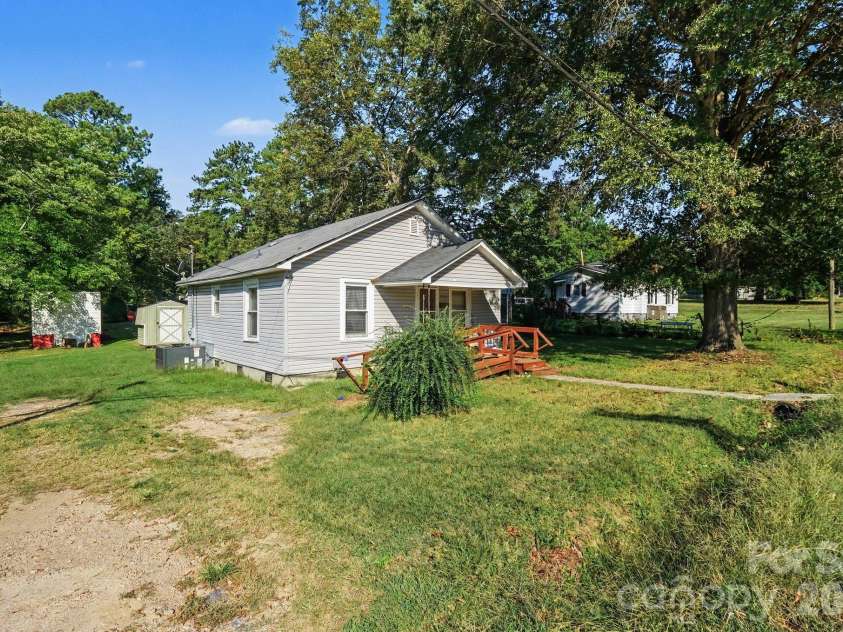 2713 Glendale Avenue, Kannapolis, NC 28081.  MLS# CAR4430844, YatesRealty ID 54825. 