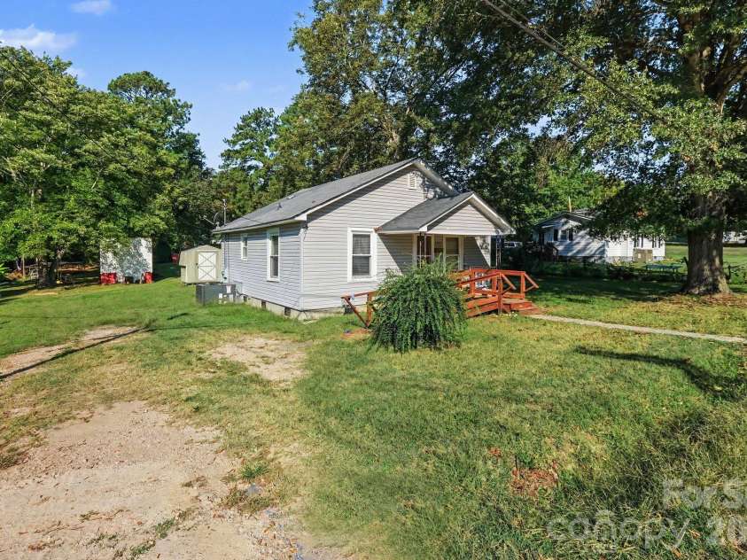 2713 Glendale Avenue, Kannapolis, NC 28081.  MLS# CAR4430844, YatesRealty ID 54825. 