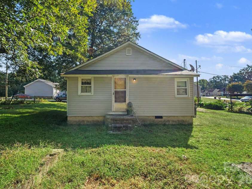 2713 Glendale Avenue, Kannapolis, NC 28081.  MLS# CAR4430844, YatesRealty ID 54825. 