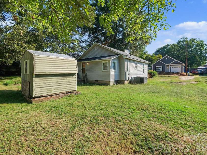 2713 Glendale Avenue, Kannapolis, NC 28081.  MLS# CAR4430844, YatesRealty ID 54825. 