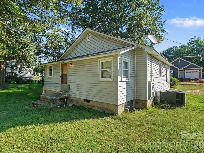 2713 Glendale Avenue, Kannapolis, NC 28081.  MLS# CAR4430844, YatesRealty ID 54825. 