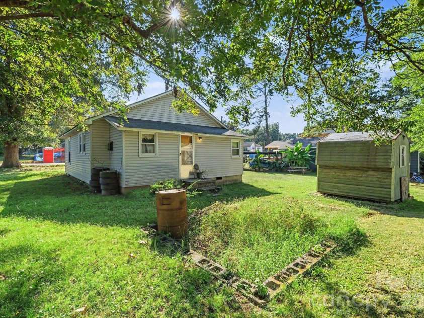 2713 Glendale Avenue, Kannapolis, NC 28081.  MLS# CAR4430844, YatesRealty ID 54825. 