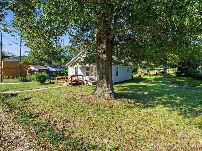 2713 Glendale Avenue, Kannapolis, NC 28081.  MLS# CAR4430844, YatesRealty ID 54825. 