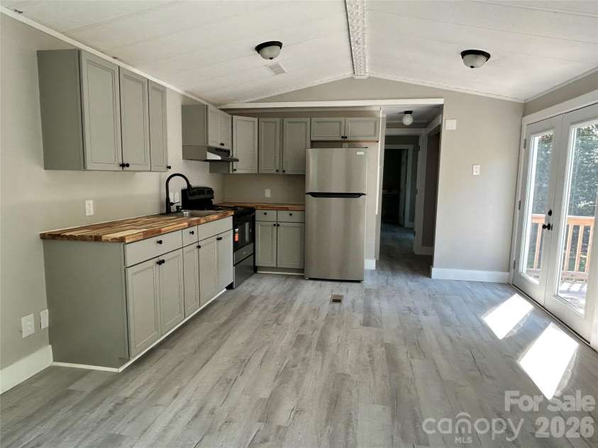 116 Washington Street, York, SC 29745.  MLS# CAR4429947, YatesRealty ID 54826. Kitchen