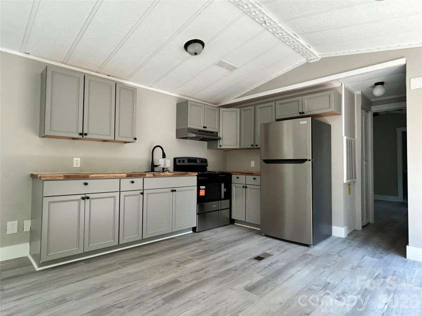 116 Washington Street, York, SC 29745.  MLS# CAR4429947, YatesRealty ID 54826. Kitchen