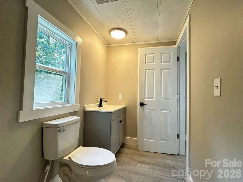 116 Washington Street, York, SC 29745.  MLS# CAR4429947, YatesRealty ID 54826. Primary Bath
