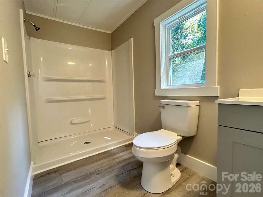 116 Washington Street, York, SC 29745.  MLS# CAR4429947, YatesRealty ID 54826. Primary Bath