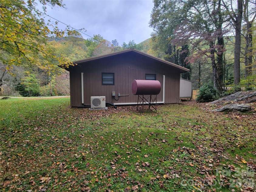 1061 Caldwell Drive, Maggie Valley, NC 28751.  MLS# CAR4429687, YatesRealty ID 54829. 
