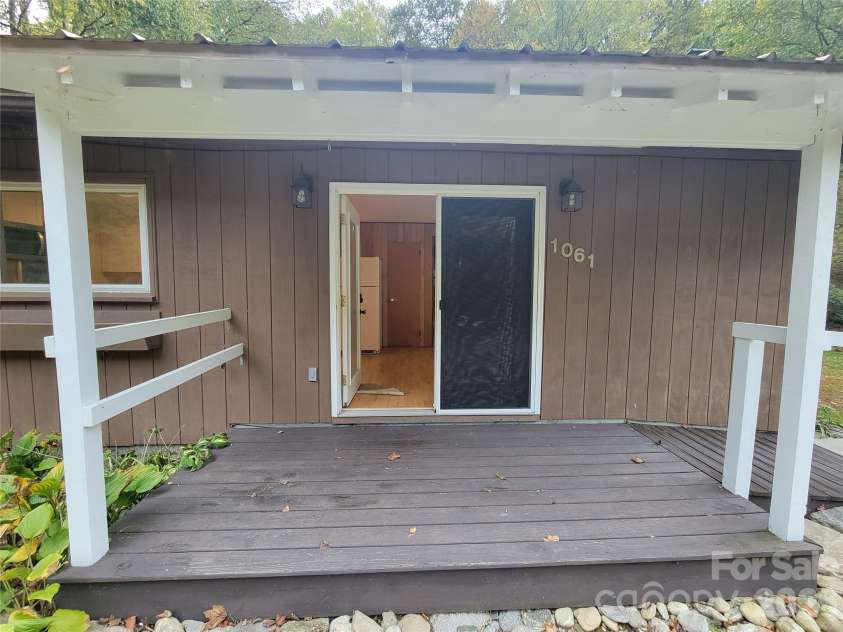 1061 Caldwell Drive, Maggie Valley, NC 28751.  MLS# CAR4429687, YatesRealty ID 54829. 