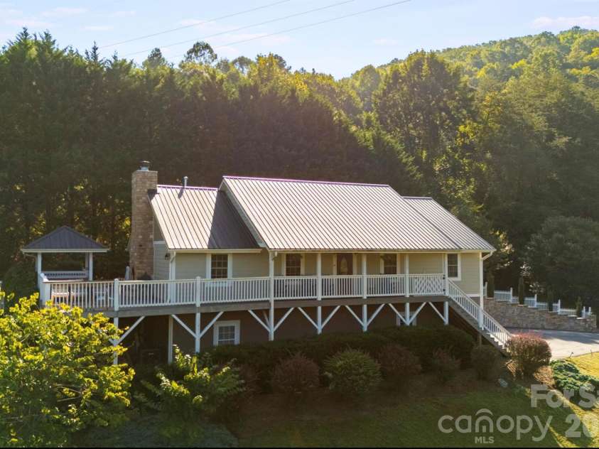 29 Miranda Knoll, Leicester, NC 28748.  MLS# CAR4431431, YatesRealty ID 54830. 