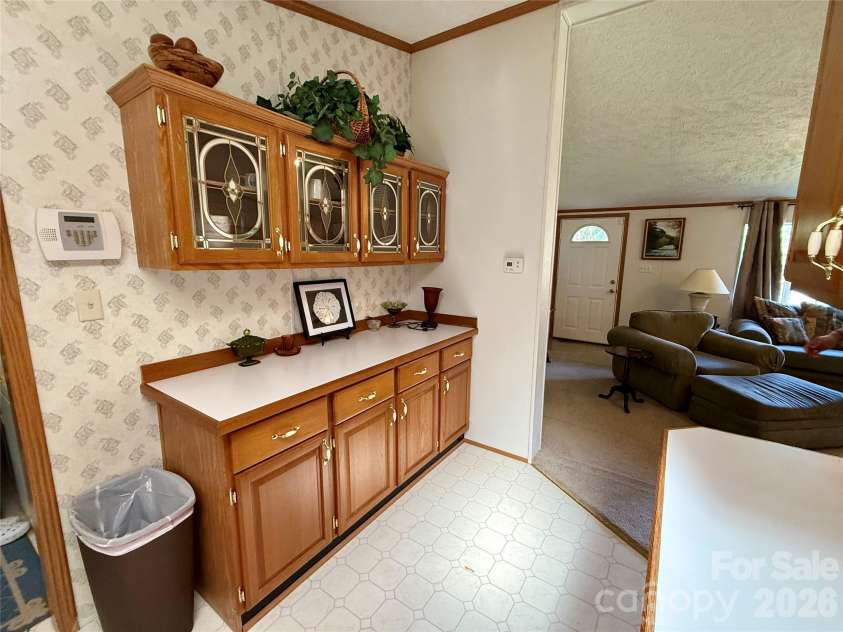 878 GW G W Whitmire Road, Rosman, NC 28772.  MLS# CAR4427358, YatesRealty ID 54831. Breakfast Bar