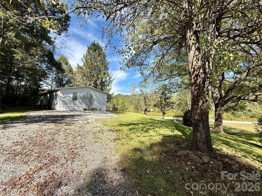 878 GW G W Whitmire Road, Rosman, NC 28772.  MLS# CAR4427358, YatesRealty ID 54831. Driveway