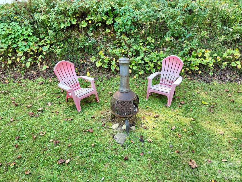 878 GW G W Whitmire Road, Rosman, NC 28772.  MLS# CAR4427358, YatesRealty ID 54831. Enjoy the Private Back Yard