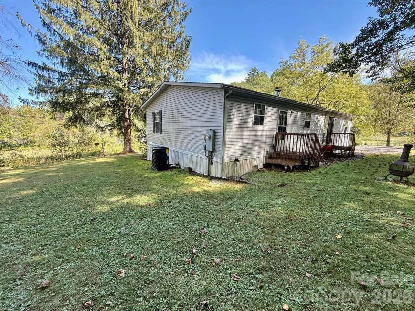 878 GW G W Whitmire Road, Rosman, NC 28772.  MLS# CAR4427358, YatesRealty ID 54831. Great Yard