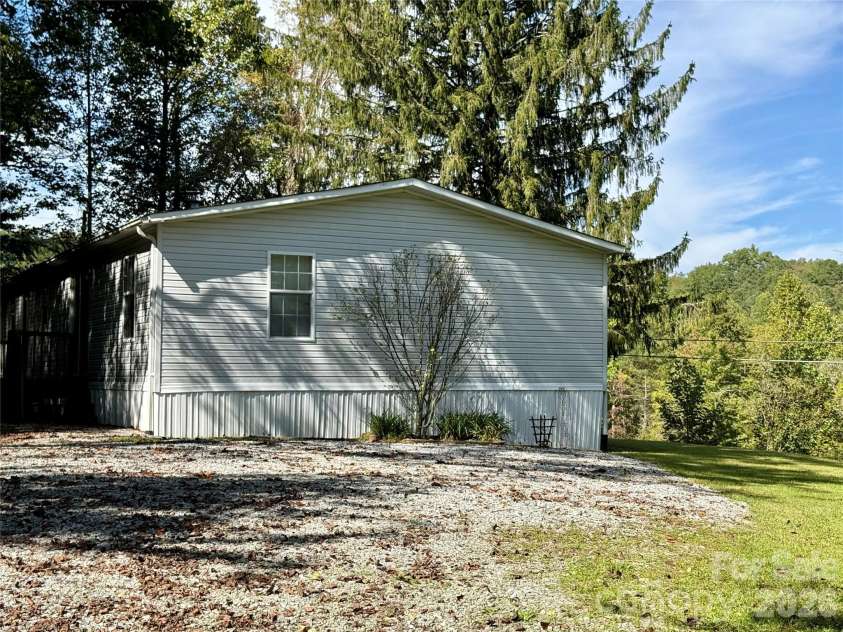 878 GW G W Whitmire Road, Rosman, NC 28772.  MLS# CAR4427358, YatesRealty ID 54831. Parking Area