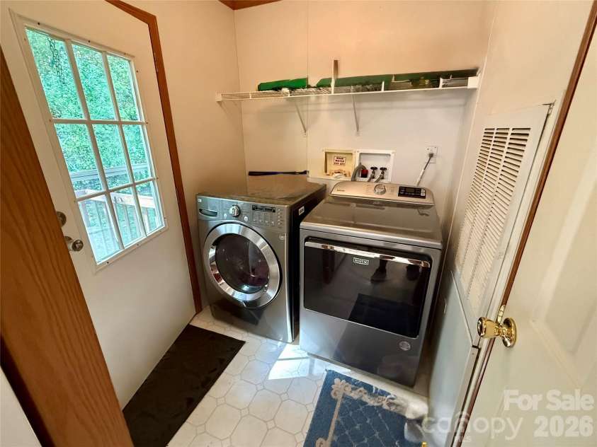 878 GW G W Whitmire Road, Rosman, NC 28772.  MLS# CAR4427358, YatesRealty ID 54831. Rear Entry Mud/Laundry Room