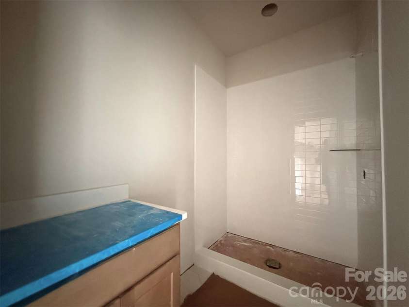 2143 Camber Drive, Gastonia, NC 28054.  MLS# CAR4429903, YatesRealty ID 54832. Bath 4 (1st Floor)