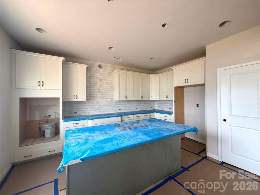 2143 Camber Drive, Gastonia, NC 28054.  MLS# CAR4429903, YatesRealty ID 54832. Kitchen