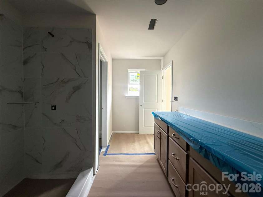2143 Camber Drive, Gastonia, NC 28054.  MLS# CAR4429903, YatesRealty ID 54832. Premier Bath