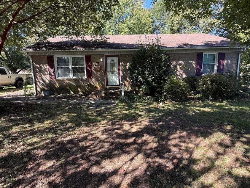 324 Briarwood Drive, Dallas, NC 28034.  MLS# CAR4430828, YatesRealty ID 54833. 