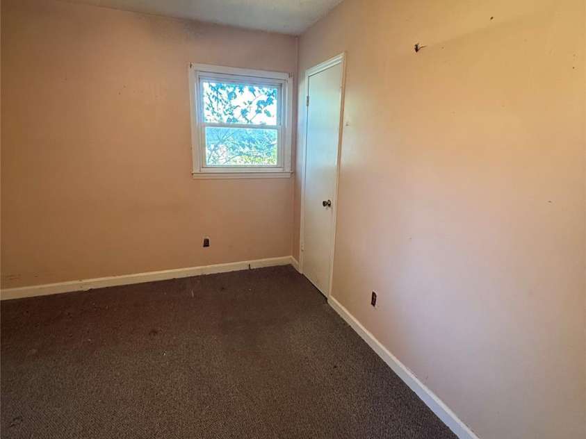 324 Briarwood Drive, Dallas, NC 28034.  MLS# CAR4430828, YatesRealty ID 54833. 
