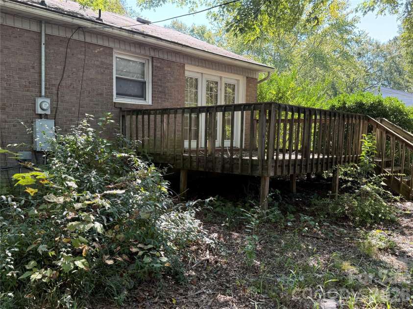 324 Briarwood Drive, Dallas, NC 28034.  MLS# CAR4430828, YatesRealty ID 54833. 