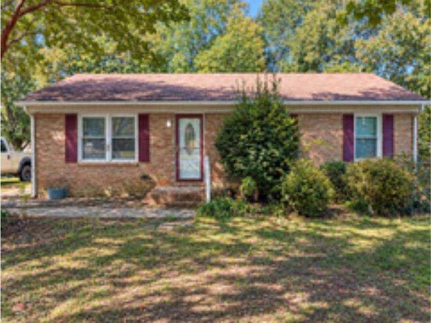 324 Briarwood Drive, Dallas, NC 28034.  MLS# CAR4430828, YatesRealty ID 54833. 