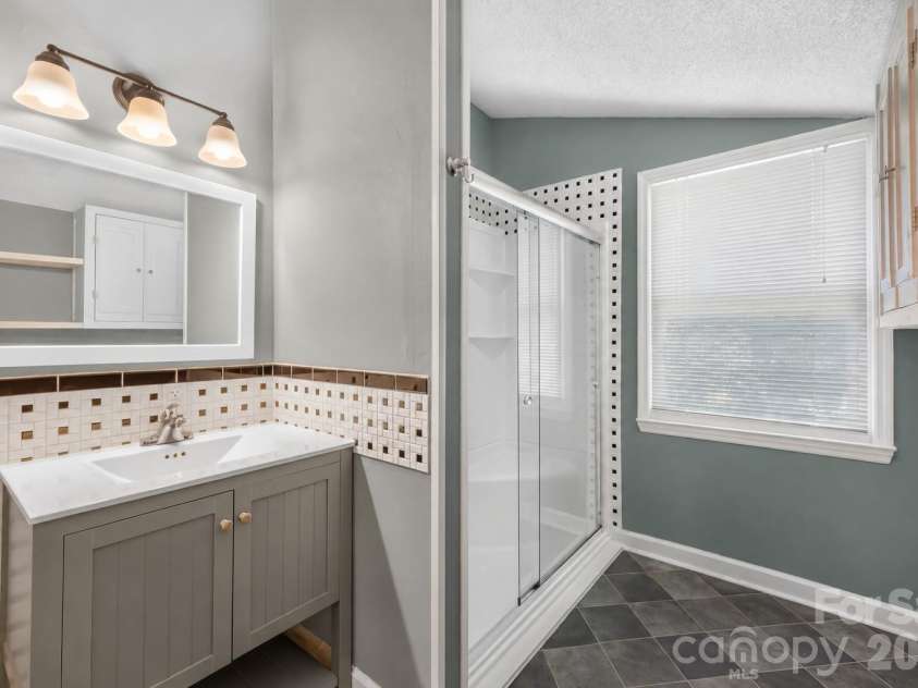 127 Kamala Road, Kershaw, SC 29067.  MLS# CAR4425627, YatesRealty ID 54835. Bathroom