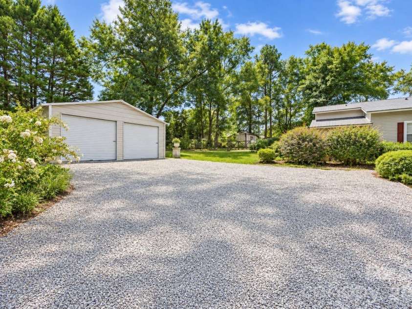 127 Kamala Road, Kershaw, SC 29067.  MLS# CAR4425627, YatesRealty ID 54835. Detached Garage - Old photo