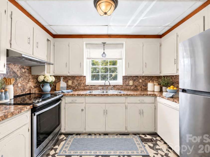 127 Kamala Road, Kershaw, SC 29067.  MLS# CAR4425627, YatesRealty ID 54835. Kitchen - VIRTUALLY STAGED