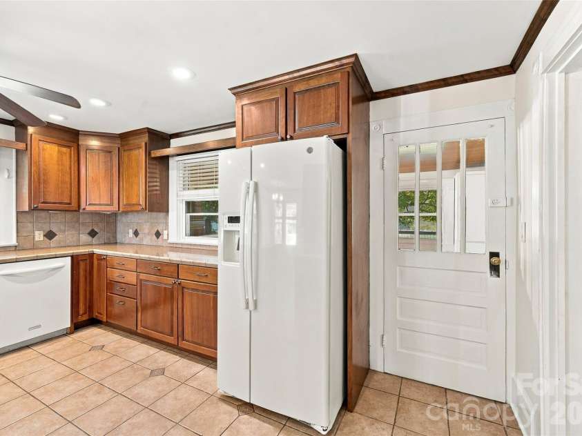 1892 Memorial Highway, Union Grove, NC 28689.  MLS# CAR4431157, YatesRealty ID 54837. Kitchen