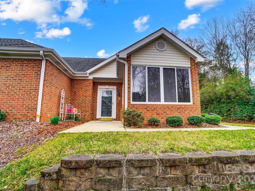 8405 Olde Troon Drive, Charlotte, NC 28277.  MLS# CAR4218471, YatesRealty ID 5484. 