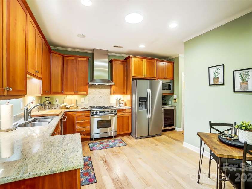 8405 Olde Troon Drive, Charlotte, NC 28277.  MLS# CAR4218471, YatesRealty ID 5484. 