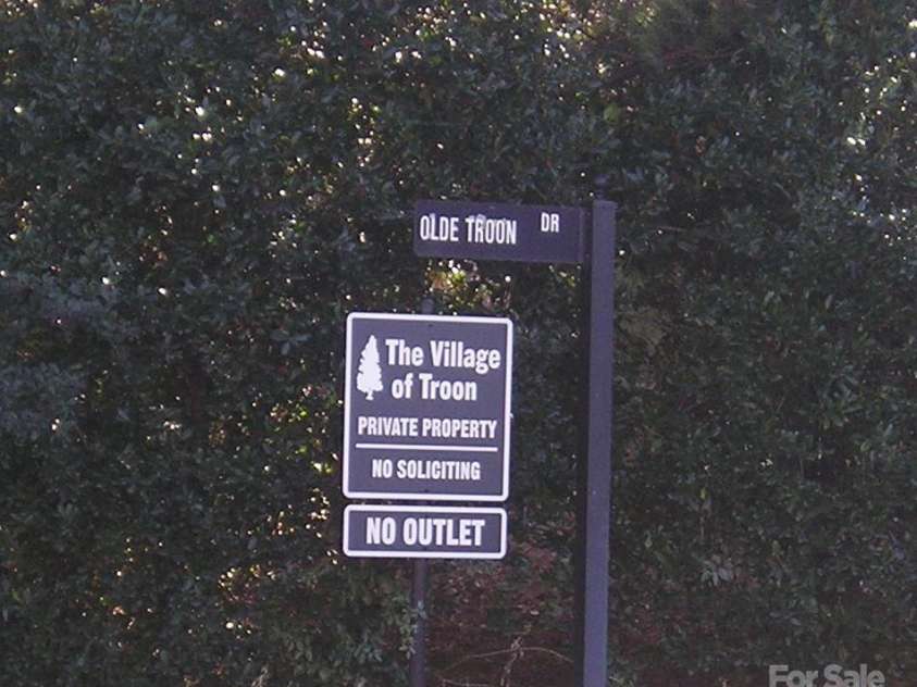 8405 Olde Troon Drive, Charlotte, NC 28277.  MLS# CAR4218471, YatesRealty ID 5484. 