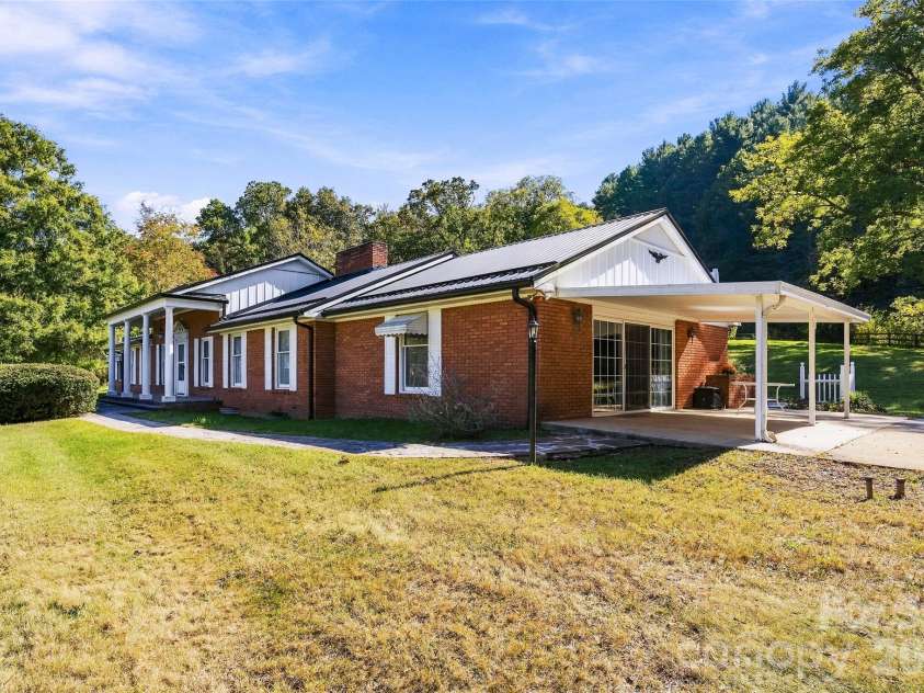 5810 Us 23 Highway, Mars Hill, NC 28754.  MLS# CAR4430509, YatesRealty ID 54840. 