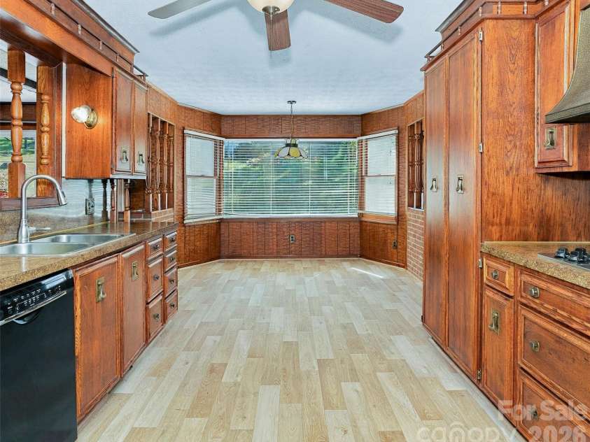 5810 Us 23 Highway, Mars Hill, NC 28754.  MLS# CAR4430509, YatesRealty ID 54840. 